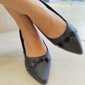 Sapatilha em Couro Preto Usaflex