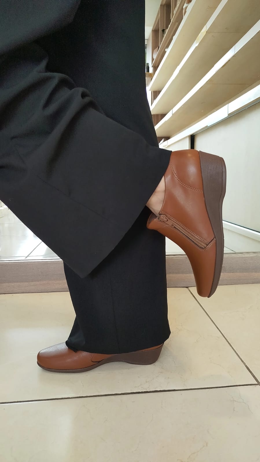 Bota Ivone Anabela Médio Conhaque Piccadilly