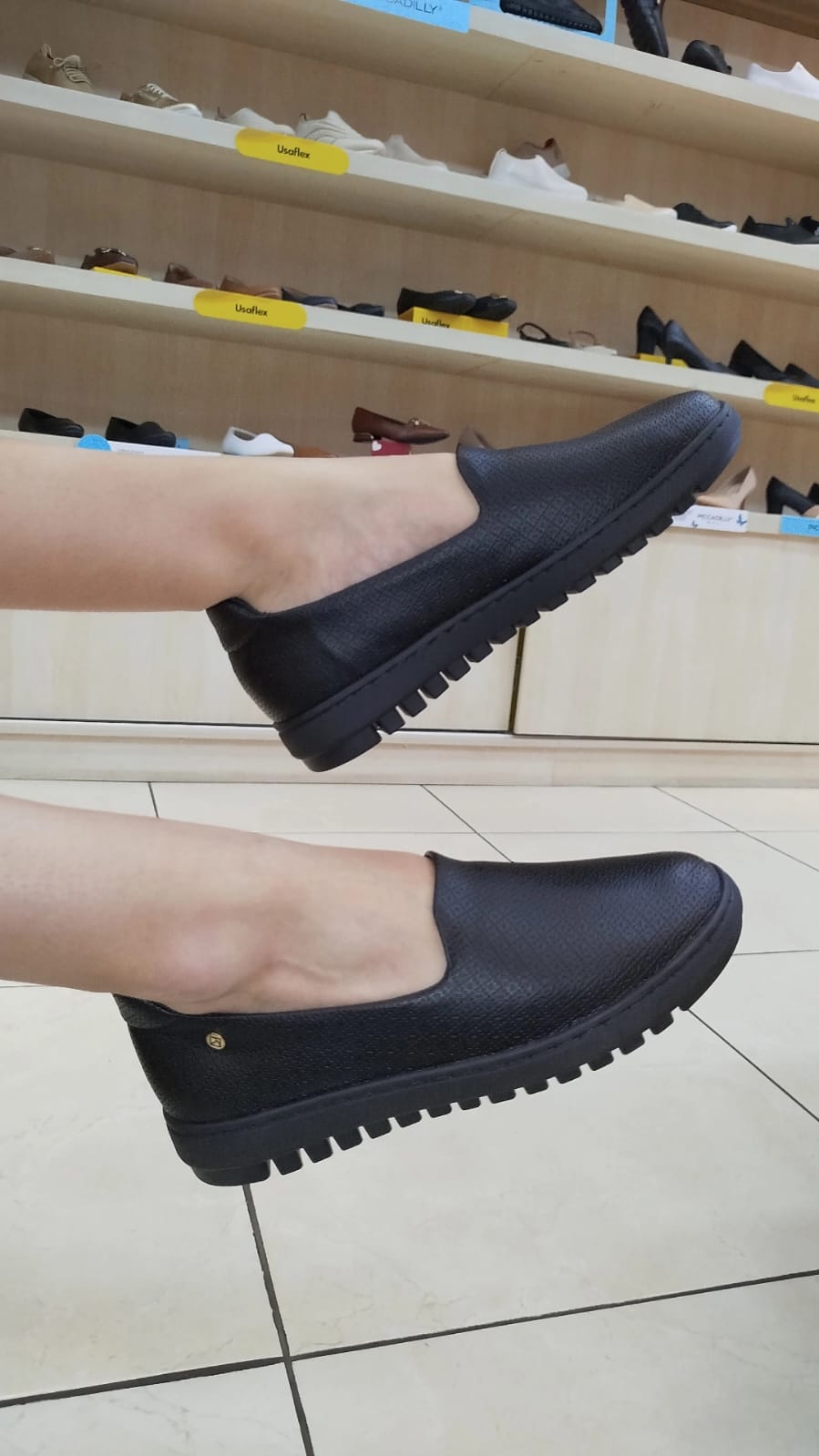 Tênis Nici Salto Baixo Preto Piccadilly - Imagem 2