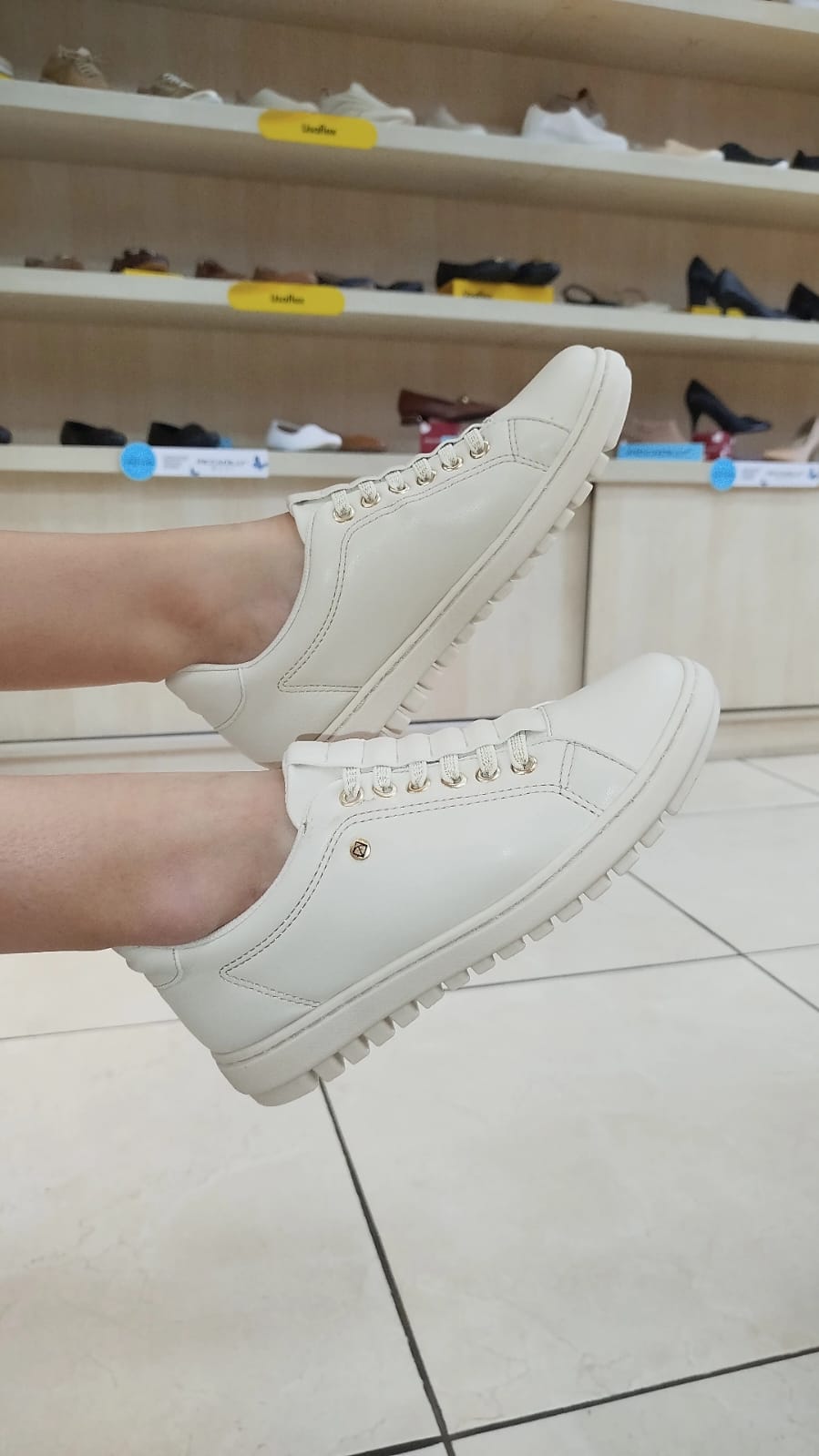 Tênis Nici Salto Baixo Off White Piccadilly - Imagem 2